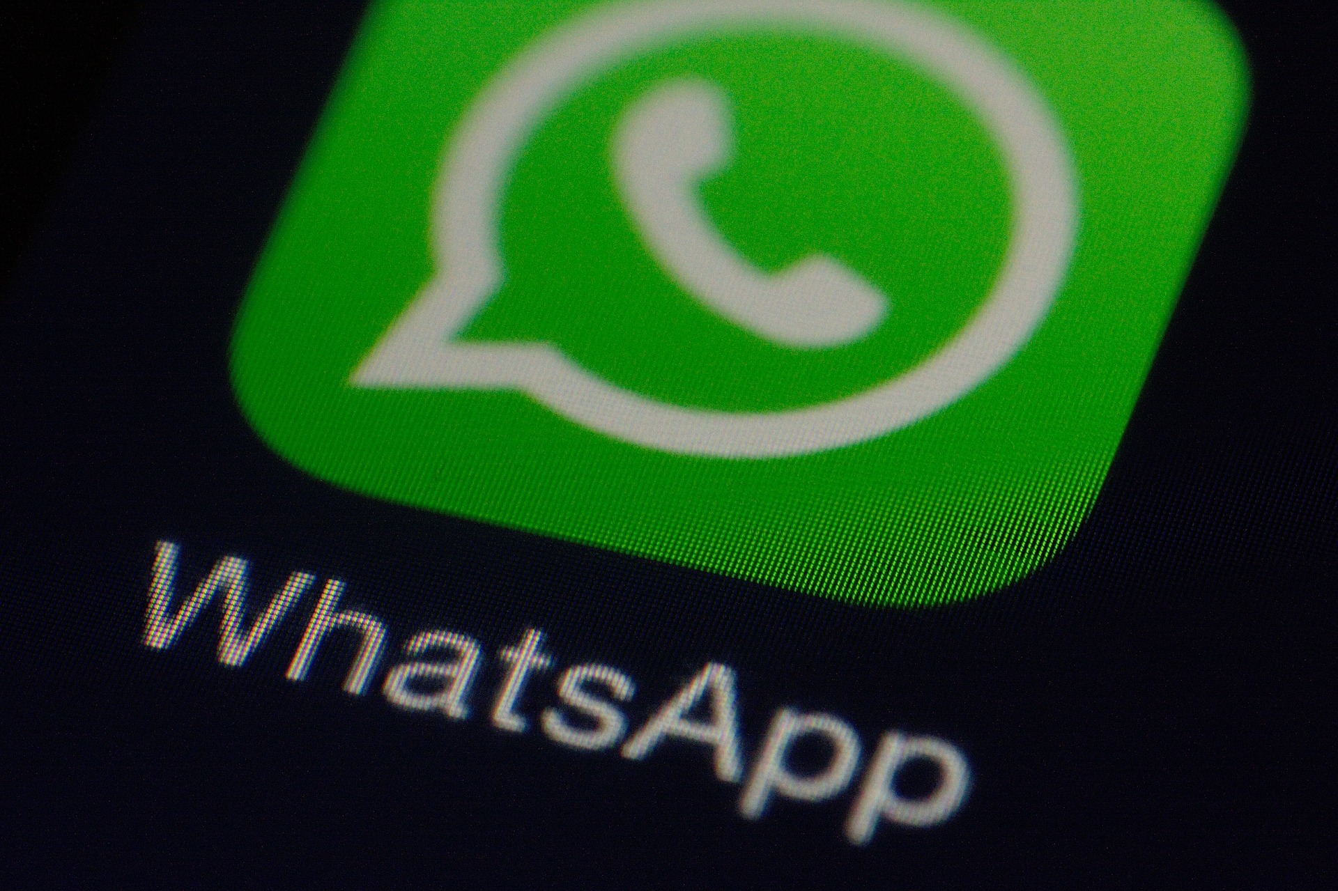 Comment transférer et envoyer des messages WhatsApp en étant hors ligne ?