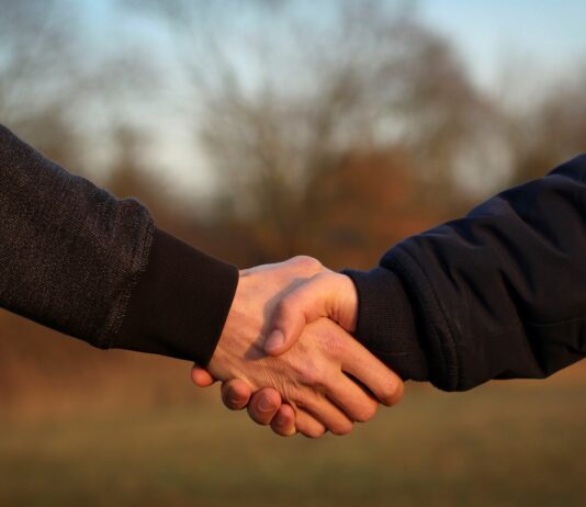 Connaître les Avantages et Comment Souscrire à une carte de crédit Hello Bank